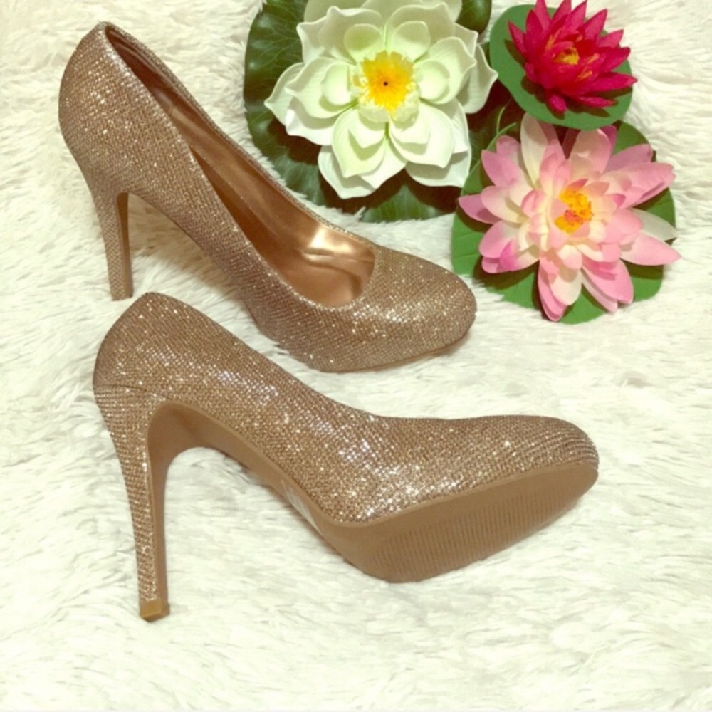 NWOT, Charlotte Russe Sparkling 👠 pumps 4” heels - Picture 1 of 7